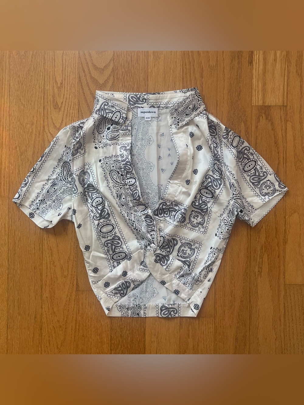 Superdown Jenela twist front shirt in cream and black paisley XXS
